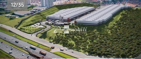 Condomínio com 36 módulos de galpão 