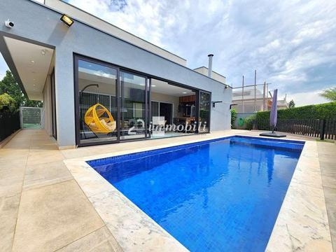 Casa à venda em Carapicuíba, Granja Viana, com 3 suítes, com 303.95 m², Alphaville Granja Viana