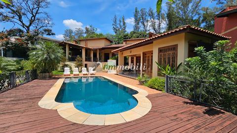 Casa Térrea com 4 Quartos para Venda na Região da Granja Viana/Cotia