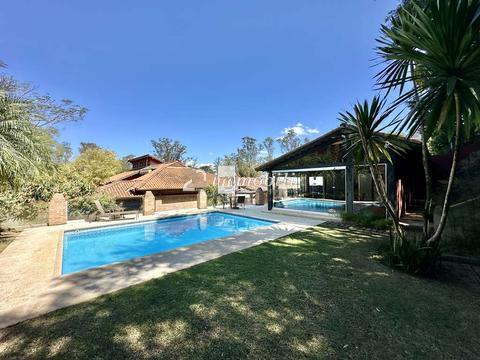 Casa à venda em Carapicuíba, Granja Viana, com 3 suítes, com 362.38 m², Palos Verdes