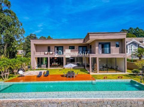 Casa de Alto Padrão com 5 Quartos na Região de Alphaville/SP