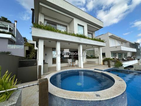 Casa à venda em Carapicuíba, Granja Viana, com 4 suítes, com 385.07 m², Golf Village