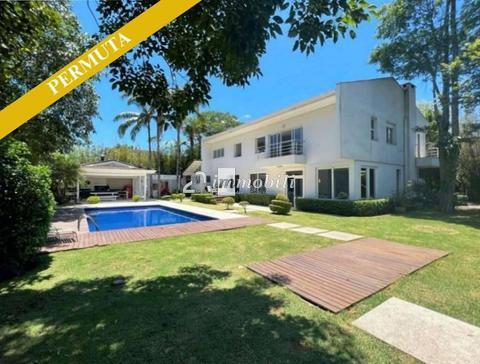 Casa à venda e para alugar em Jandira, Granja Viana, com 4 suítes, com 541.65 m²