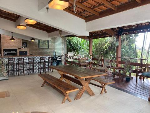 Casa à venda em Carapicuíba, Granja Viana, com 3 suítes, com 700 m², Fazendinha