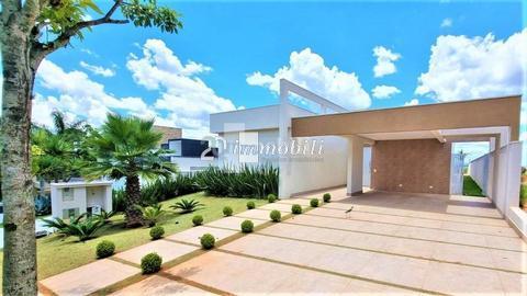 Casa à venda na Granja Viana, Condomínio de Alto Padrão, com 4 suítes, com 364 m². - Vintage