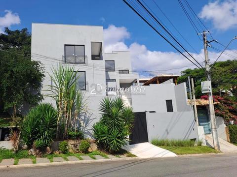 Casa Para Venda Com 3 Suítes na Região de Carapicuíba 