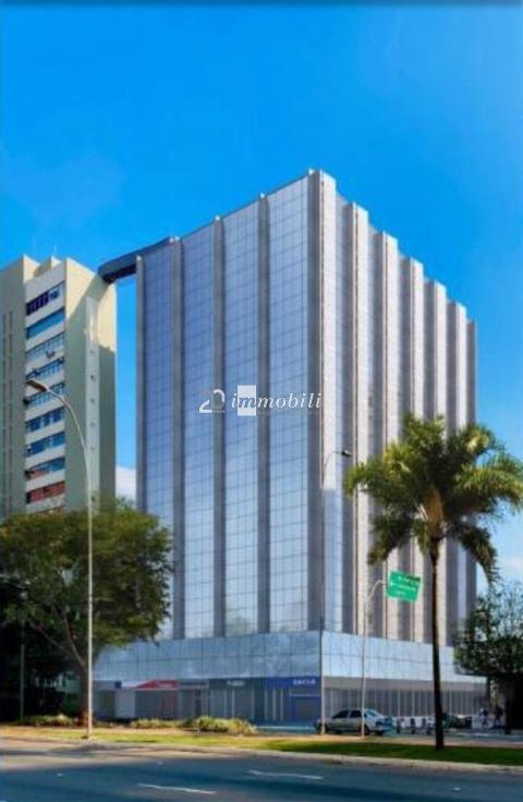 Vende-se meia Laje comercial na Faria Lima em Prédio reformado (448m2 + 150m2 de Varanda)