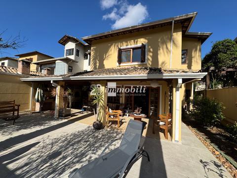 Casa à venda na Granja Viana, com 3 quartos, com 200 m², Condominio Vila da Mata
