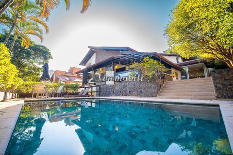 Casa com 4 dormitórios, sendo 4 suítes para venda na região Granja Viana - Cotia - SP